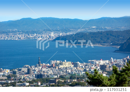 別府湾眺望と別府大分市街地 別府湾眺望と別府大分市街地 117031251