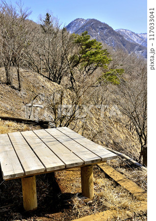 丹沢　大室山の犬越路より眺める丹沢主稜の大笄と檜洞丸 117033041