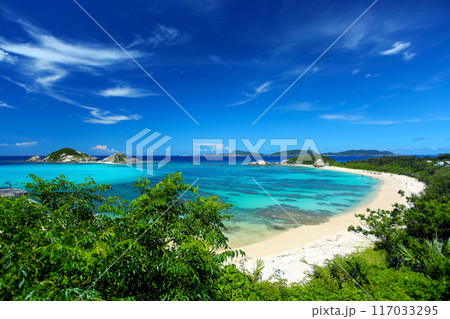 真夏の沖縄 渡嘉敷島の風景 阿波連ビーチ 真夏の沖縄 渡嘉敷島の風景 阿波連ビーチ 117033295