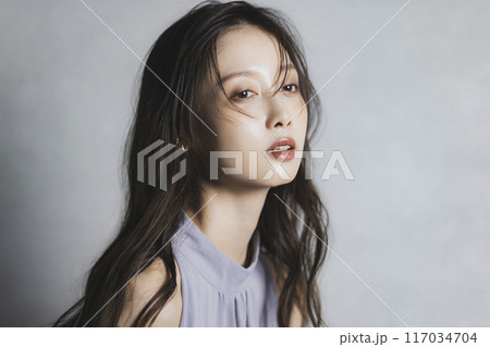 ロングヘアの女性 ロングヘアの女性 117034704