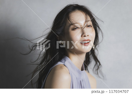 ロングヘアの女性 ロングヘアの女性 117034707