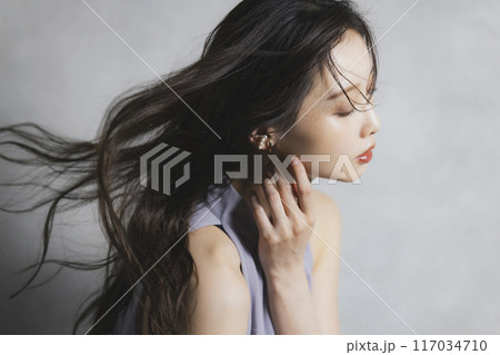 ロングヘアの女性 ロングヘアの女性 117034710