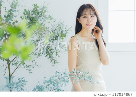 若い女性のヘアケアイメージ　 117034867