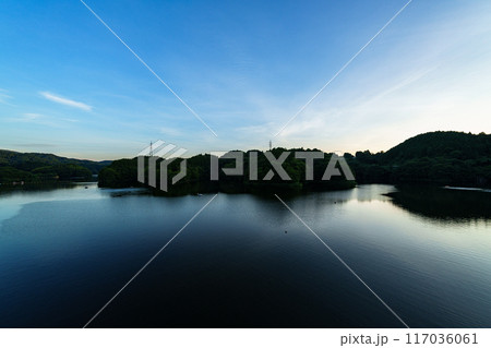 奈良市東端にある布目ダムの風景 ダム南側の大空と湖面 三脚固定インターバル撮影日没前から星空#44 奈良市東端にある布目ダムの風景 ダム南側の大空と湖面 三脚固定インターバル撮影日没前から星空#44 117036061