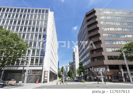 名古屋都市風景　広小路通り　広小路御園交差点　みずほ銀行 名古屋支店  広小路YMDビル 117037613