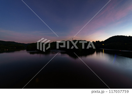奈良市東端にある布目ダムの風景 ダム南側の大空と湖面 三脚固定インターバル撮影日没前から星空#104 奈良市東端にある布目ダムの風景 ダム南側の大空と湖面 三脚固定インターバル撮影日没前から星空#104 117037759