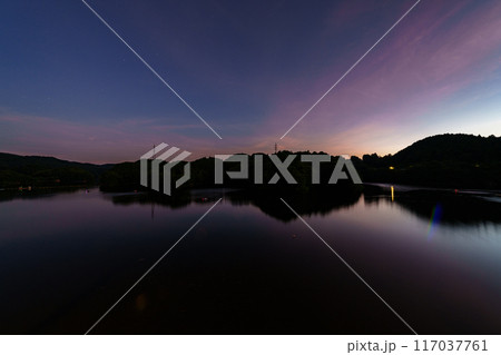 奈良市東端にある布目ダムの風景 ダム南側の大空と湖面 三脚固定インターバル撮影日没前から星空#106 奈良市東端にある布目ダムの風景 ダム南側の大空と湖面 三脚固定インターバル撮影日没前から星空#106 117037761