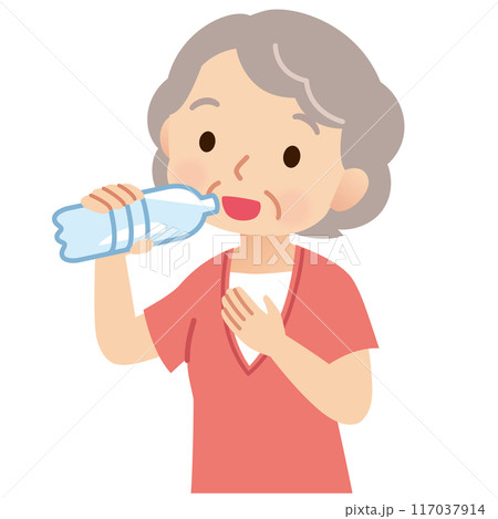 ペットボトルの水を飲む高齢女性 健康 熱中症 ペットボトルの水を飲む高齢女性 健康 熱中症 117037914