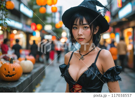 ハロウィンの仮装をした女性 117038557