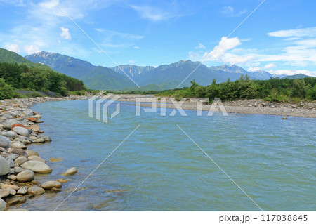 信濃大町山岳展望　夏の北アルプス後立山連峰 117038845