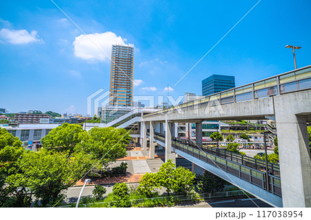 日本の横浜都市景観　7月。横浜市戸塚区の東戸塚駅　東口などを望む。西口のタワマンなども見える＝22日 117038954
