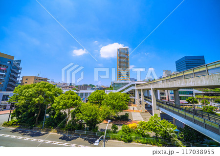 日本の横浜都市景観　7月。横浜市戸塚区の東戸塚駅　東口などを望む。西口のタワマンなども見える＝22日 117038955