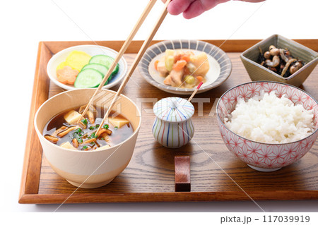 なめこ汁とご飯とおかず なめこ汁とご飯とおかず 117039919