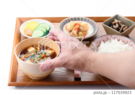 なめこ汁とご飯とおかず 117039923