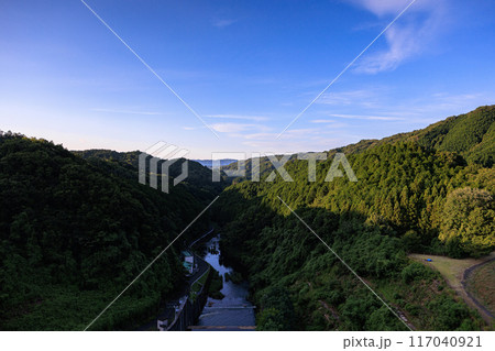 奈良市東端にある布目ダムの風景　渓谷側の夕空と布目川　三脚固定インターバル撮影日没前から夜空#4 117040921