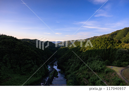 奈良市東端にある布目ダムの風景　渓谷側の夕空と布目川　三脚固定インターバル撮影日没前から夜空#20 117040937