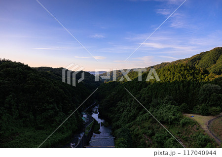 奈良市東端にある布目ダムの風景 渓谷側の夕空と布目川 三脚固定インターバル撮影日没前から夜空#27 奈良市東端にある布目ダムの風景 渓谷側の夕空と布目川 三脚固定インターバル撮影日没前から夜空#27 117040944