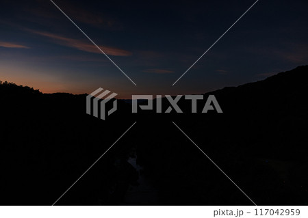 奈良市東端にある布目ダムの風景 渓谷側の夕空と布目川 三脚固定インターバル撮影日没前から夜空#102 奈良市東端にある布目ダムの風景 渓谷側の夕空と布目川 三脚固定インターバル撮影日没前から夜空#102 117042959