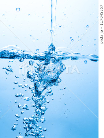 水を注ぐ 水を注ぐ 117045357