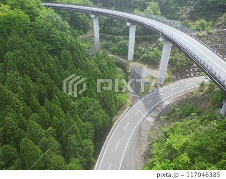 熊本県八代市の大通峠ループ橋の空撮 117046385