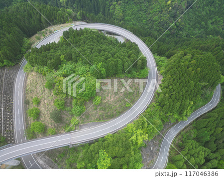 熊本県八代市の大通峠ループ橋の空撮 117046386