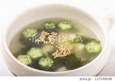 オクラとワカメと豆腐の中華スープ 117046696