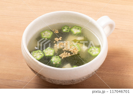 オクラとワカメと豆腐の中華スープ オクラとワカメと豆腐の中華スープ 117046701
