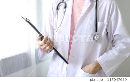 Female doctors hold Headphones doctors Standing in-room hospital ward Health insurance concept Female doctors hold Headphones doctors Standing in-room hospital ward Health insurance concept 117047629