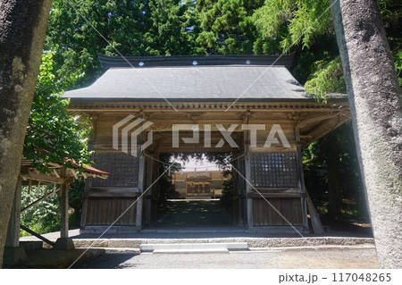 岡山県真庭市蒜山にある「茅部神社（かやべじんじゃ）」：神門 117048265