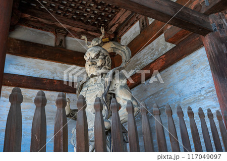 京都市右京区 仁和寺 二王門の金剛力士像 吽形 京都市右京区 仁和寺 二王門の金剛力士像 吽形 117049097
