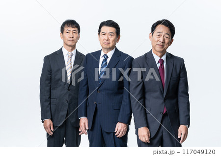 悩むミドルのビジネスマン　 117049120