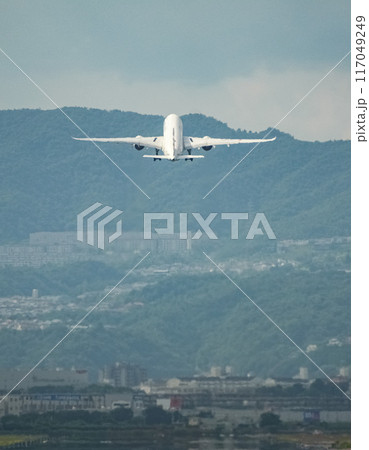大阪国際空港　JAL　旅客機　離陸 117049249