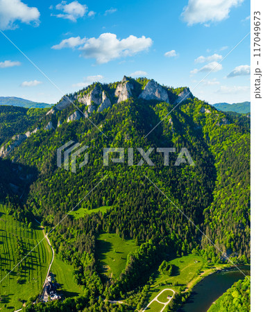 Summer view of the Three Crowns in the Pieniny at the foot of the Tatra Mountains. Poland 117049673