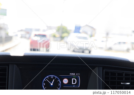 酷暑日イメージ 自動車のメーターパネル外気温41° 酷暑日イメージ 自動車のメーターパネル外気温41° 117050014