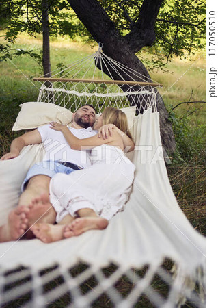 a loving couple in hammock, millennials 117050510