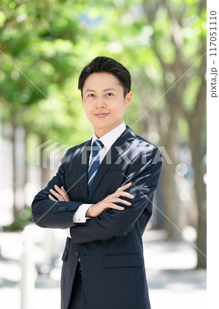 ビジネスマン 腕組み ビジネスマン 腕組み 117051110