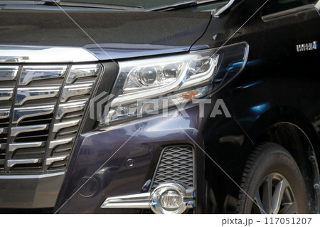 車のヘッドライト 117051207