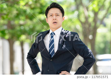ビジネスマン 悩む ビジネスマン 悩む 117051571