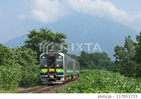 羊蹄山を背に駆ける函館本線普通列車 H100 DECMO 北海道新幹線 並行在来線 バス転換 廃止 羊蹄山を背に駆ける函館本線普通列車 H100 DECMO 北海道新幹線 並行在来線 バス転換 廃止 117051733