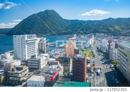 別府大分市街地と別府湾一望 117052303