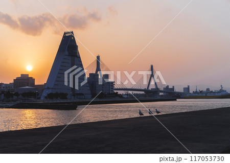 夕日に染まるアスパム 夕日に染まるアスパム 117053730