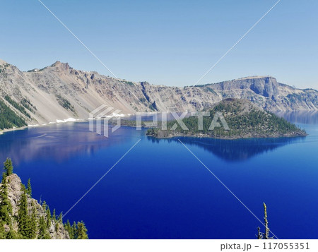 美しい山と湖のパノラマ写真 美しい山と湖のパノラマ写真 117055351