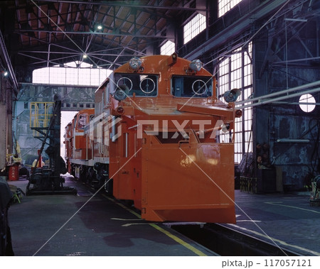 国鉄　　車両　ED15    冬　　ラッセル　　水上　　機関区　車庫　 117057121