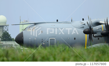 タキシングするフランス航空宇宙軍A400Mアトラス輸送機 タキシングするフランス航空宇宙軍A400Mアトラス輸送機 117057800