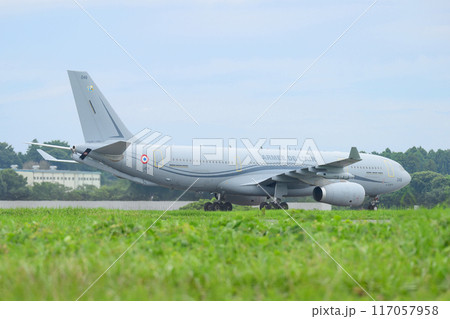 百里基地に着陸したフランス航空宇宙軍A330MRTTフェニックス空中給油機 117057958