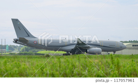 百里基地に着陸したフランス航空宇宙軍A330MRTTフェニックス空中給油機 117057961