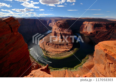 アメリカ、アリゾナ州の絶景ホースシューベンド 117058303