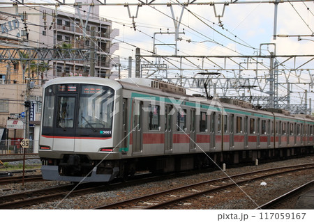 東武鉄道を走る東急電鉄の電車 東武鉄道を走る東急電鉄の電車 117059167