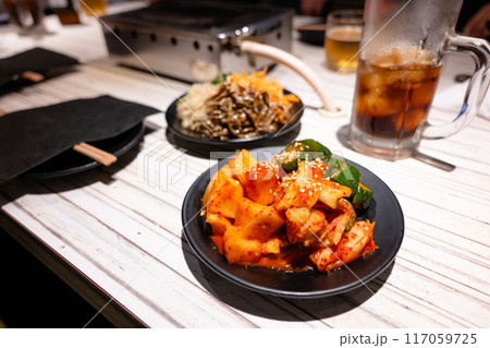 美味しいキムチとナムル 117059725