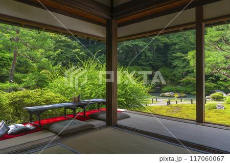 新緑の京都　青蓮院　華頂殿から眺める相阿弥の庭 117060067